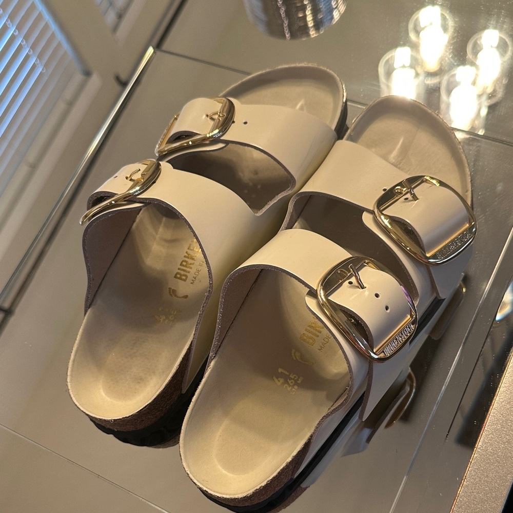Birkenstock Ladies Arizona Sandals in Cream with Gold Buckles